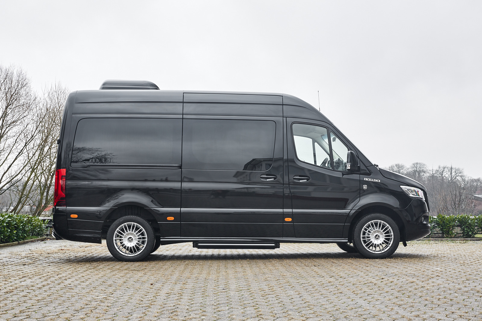 VIP Mercedes Sprinter 1